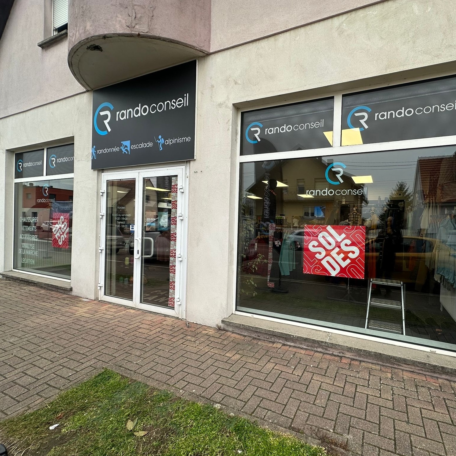 VITROPHANIE microperforé et Enseigne magasin-RANDO CONSEIL HAGUENAU
